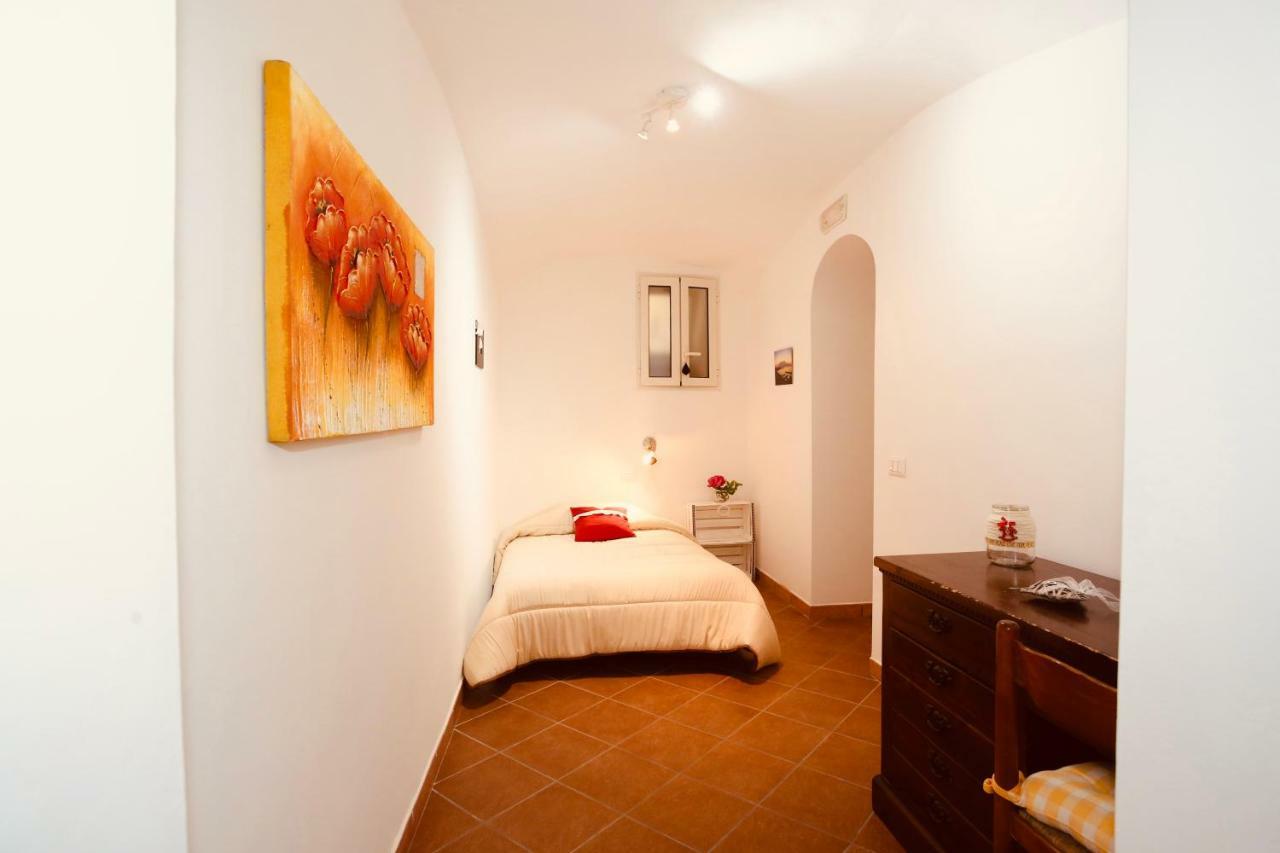 La Grotta Di Partenope *